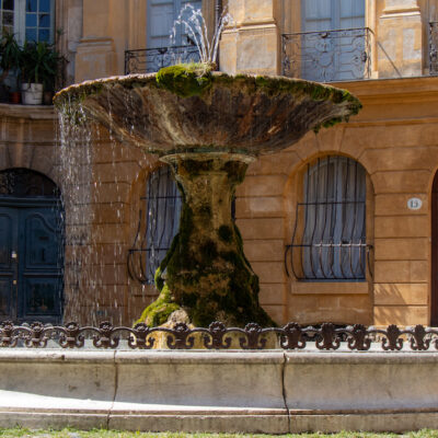 Fontaine-de-la-place-dAlbertas-_-Office-de-Tourisme-Aix-en-Provence_1 Fontaine-de-la-place-dAlbertas-_-Office-de-Tourisme-Aix-en-Provence_1