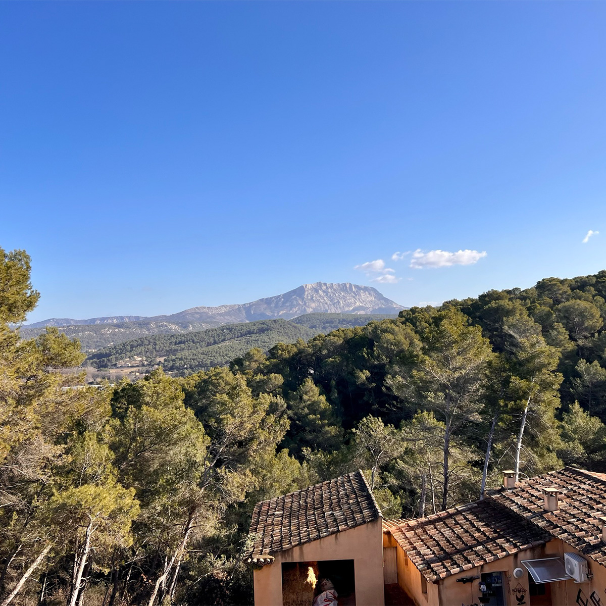 chateau-les-trois-sautets-vue-sainte-victoire Meyreuil