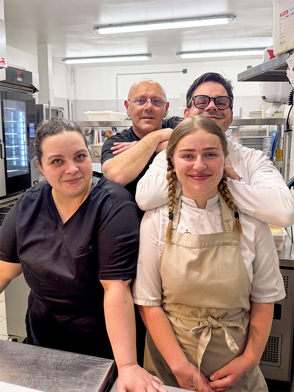 terre-de-mistral-cuisine-de-saison-equipe-cuisine